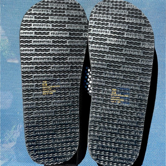 Yellow Box, Fromy, Black with White Dots, Flip Flops, Size 9.5 - Picture 4 of 5